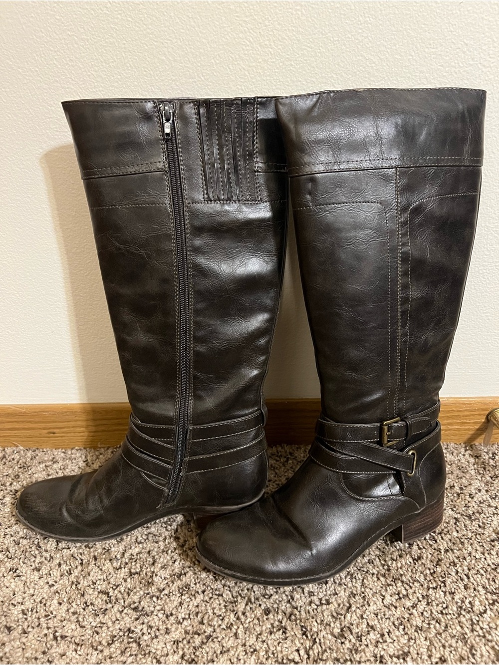 Unisa Chocolate Brown Leather Womens Boots Size 8 Riding Boots Buckles